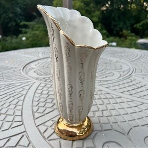 Vintage Abingdon Vase Ceramic Creamy White Gold Scalloped Asymmetrical USA Chips